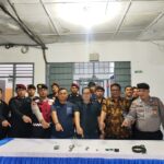 Dalam pelaksanaan Razia Rutin Kamar Hunian WBP dipimipin langsung oleh KPLP Lapas Kelas IIA Sibolga guna mewujudkan lingkungan Pemasyarakatan Bersih dari Halinar. Foto: Dok. Istimewa.