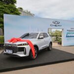 Pabrikan asal Tiongkok, Chery Indonesia, telah menyerahkan 1.000 unit model hybrid Tiggo Cross CSH kepada konsumen Indonesia pada akhir pekan lalu di Jakarta. Foto: Dok. Istimewa.