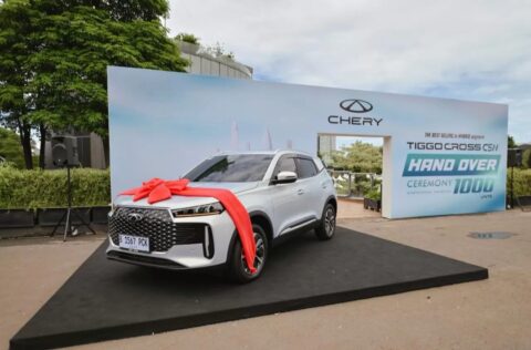 Pabrikan asal Tiongkok, Chery Indonesia, telah menyerahkan 1.000 unit model hybrid Tiggo Cross CSH kepada konsumen Indonesia pada akhir pekan lalu di Jakarta. Foto: Dok. Istimewa.