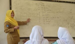 Kemendikdasmen Tetapkan Bahasa Inggris Akan Menjadi Mata Pelajaran Wajib di JenjangSD TA 2027/2028. Foto: Istimewa.