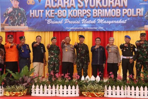 Kapolres Simalungun AKBP Marganda Aritonang, S.H., S.I.K., M.M., bersama jajaran Polres Simalungun menghadiri acara puncak peringatan dan syukuran Hari Ulang Tahun ke-80 Korps Brimob Polri. Foto: Istimewa.