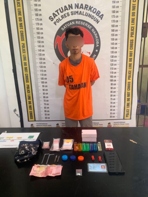 Seorang pria berinisial Budi Pratama Niliwa, SE (28) ditangkap Polsek Bosar Maligas saat hendak melakukan transaksi sabu. Foto: Istimewa.