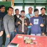 Dua pelaku, yang berinisial RP (55) alias Didong, mantan residivis kasus narkoba asal Desa Bintang Meriah, dan BS (55) warga Desa Kutapengkih Dusun Kuta Kendit, berhasil ditangkap operasi Gabungan Tim Intel TNI saat diduga sedang melakukan aktivitas peredaran sabu. Foto: Dok. Istimewa.