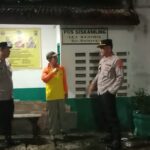 Jajaran Polsek Siantar Barat melaksanakan kegiatan Sapa Siskamling (Saling) di Pos Kamling Jalan Wahidin. Foto: Dok. Istimewa.