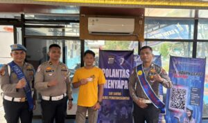 Satlantas Polres Pematangsiantar memberikan klarifikasi tegas terkait tuduhan adanya pungutan liar dan memperkuat klarifikasi nya melalui seorang warga yang bernama Anggiat Sahat Silitonga (28) (pungli) dalam proses penerbitan Surat Izin Mengemudi (SIM) A. Foto: Humas Polres Pematangsiantar.